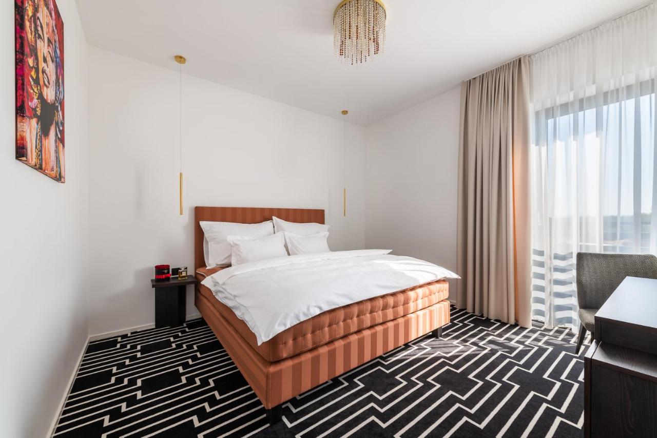 מיכלובצ'ה Hotel Zemplen מראה חיצוני תמונה